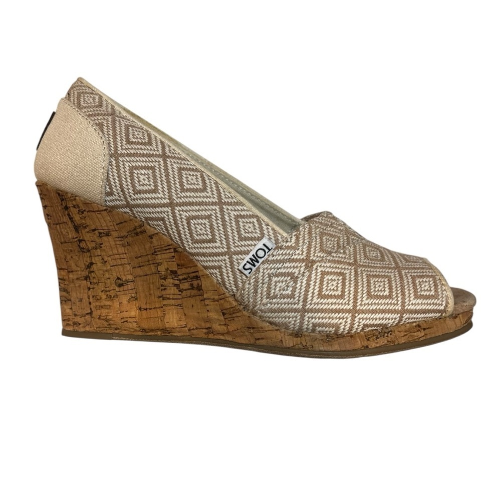 Toms Beige Patterned Wedge Shoes NWOB 8